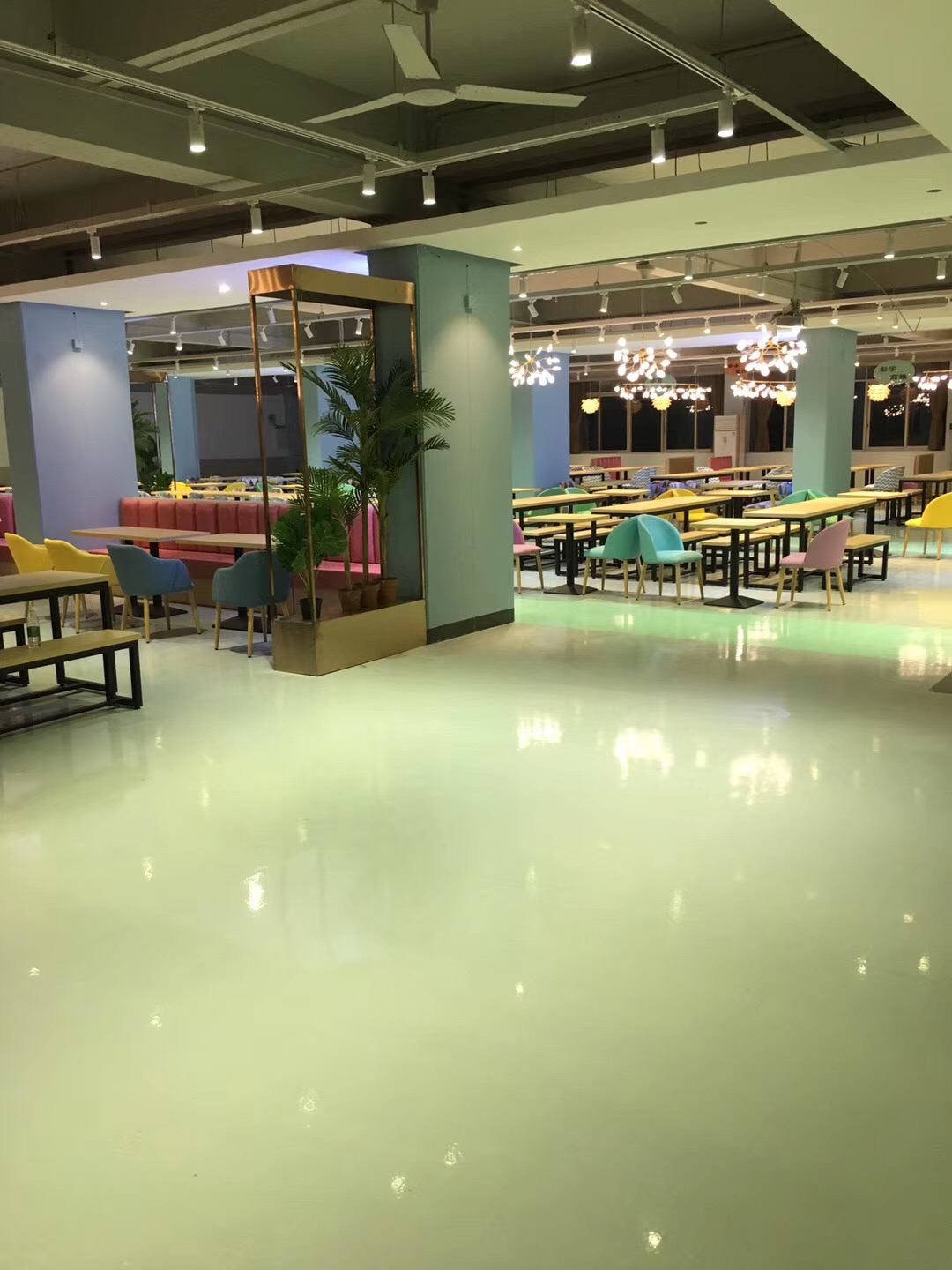 環(huán)氧地坪漆能否施工在汽車(chē)坡道